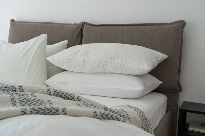 Cuci Bantal dan Sarung Bantal